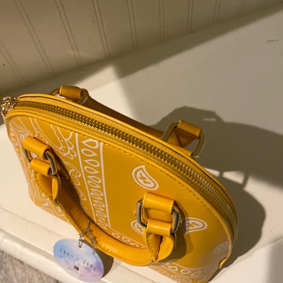 NWT Ella & Elly yellow and white paisley handbag with crossbody strap included - Picture 3 of 9